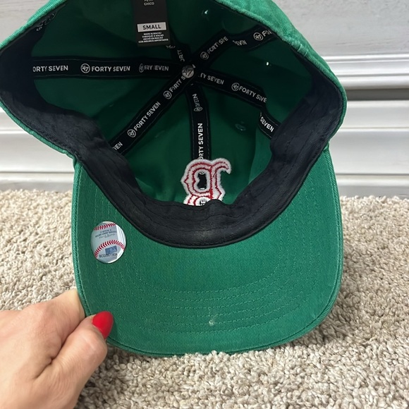 Boston Red Sox Hat - Picture 3 of 5